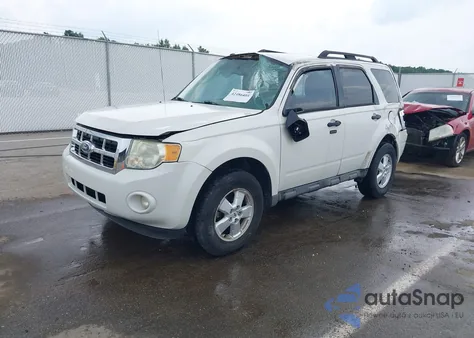 2010 Ford Escape Xlt z USA, uszkodzony, nr VIN 1FMCU0D76AKC06384